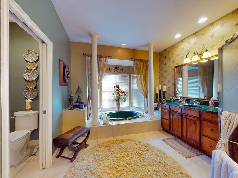 合同活跃: $619,900 (3 贝兹, 2 浴室, 2263 平方英尺)