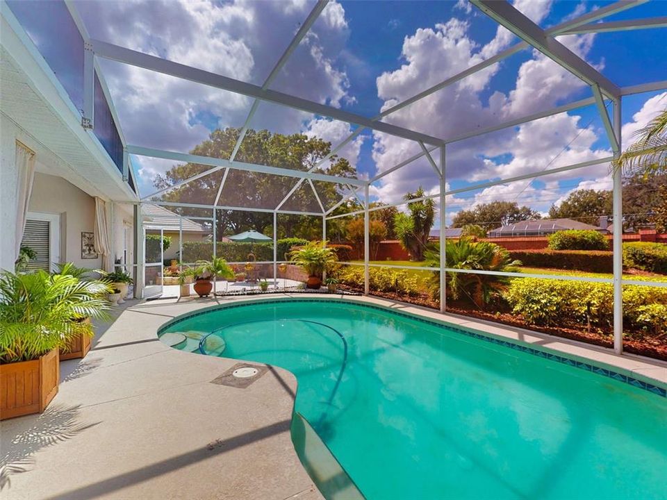 合同活跃: $619,900 (3 贝兹, 2 浴室, 2263 平方英尺)