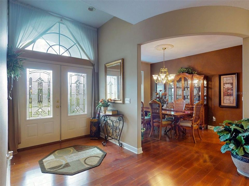 合同活跃: $619,900 (3 贝兹, 2 浴室, 2263 平方英尺)