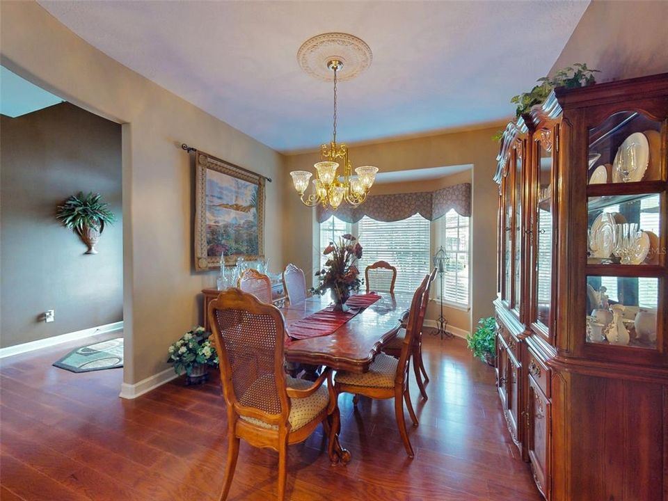 合同活跃: $619,900 (3 贝兹, 2 浴室, 2263 平方英尺)