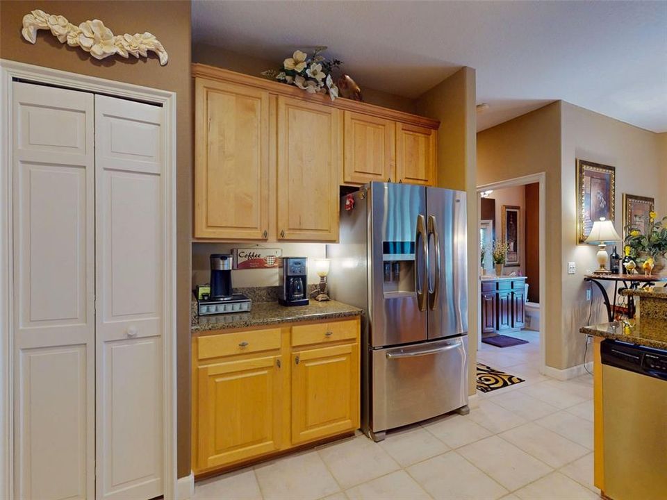 合同活跃: $619,900 (3 贝兹, 2 浴室, 2263 平方英尺)