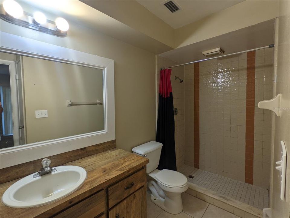 合同活跃: $1,500 (3 贝兹, 2 浴室, 1386 平方英尺)