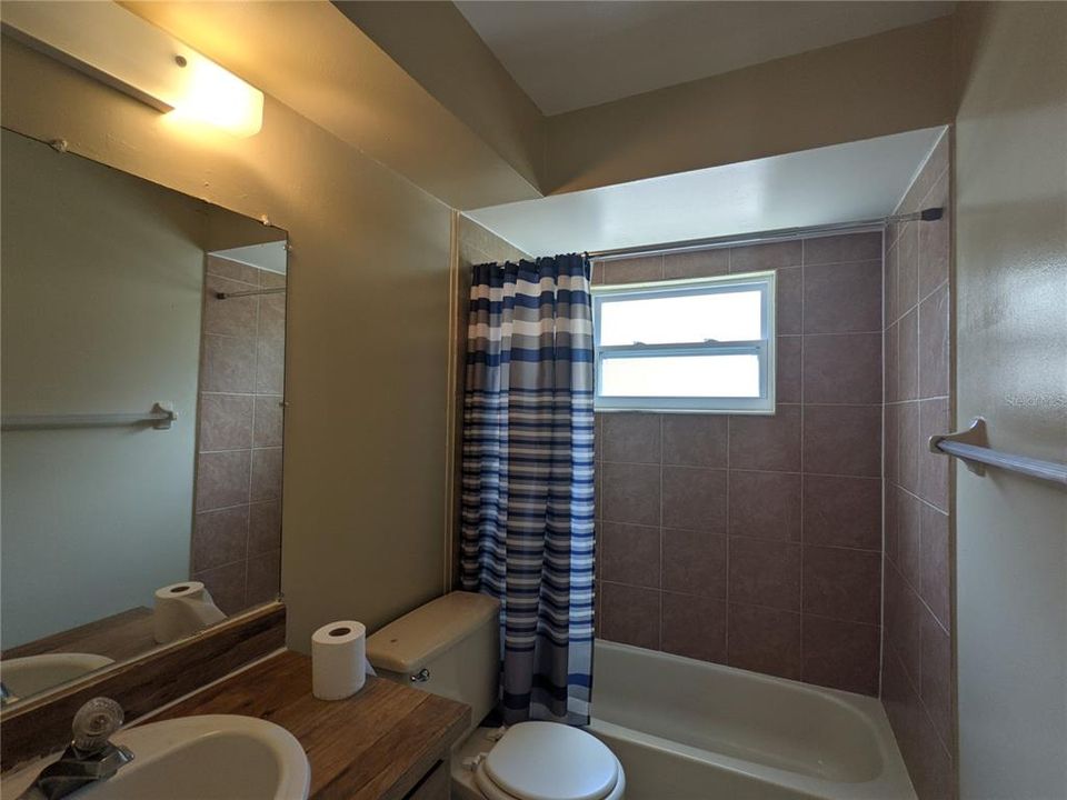 合同活跃: $1,500 (3 贝兹, 2 浴室, 1386 平方英尺)