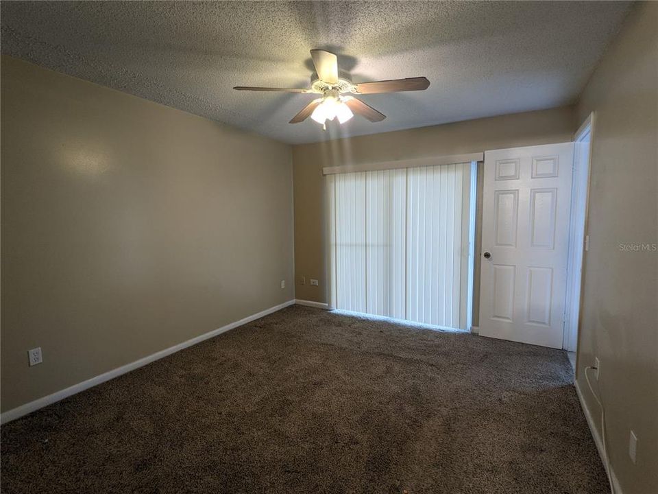 合同活跃: $1,500 (3 贝兹, 2 浴室, 1386 平方英尺)