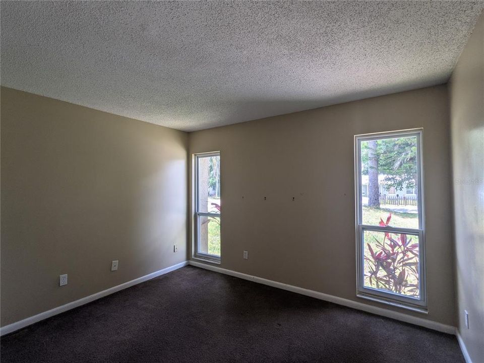 合同活跃: $1,500 (3 贝兹, 2 浴室, 1386 平方英尺)