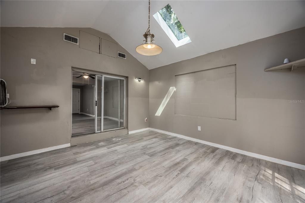 For Sale: $224,000 (4 beds, 1 baths, 1656 Square Feet)