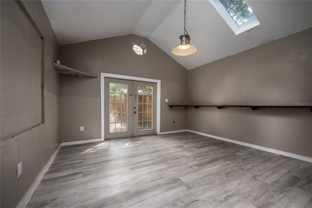 For Sale: $224,000 (4 beds, 1 baths, 1656 Square Feet)