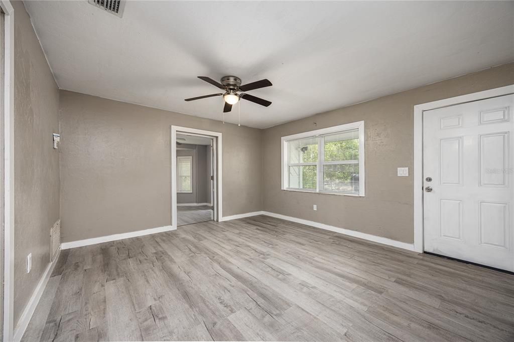 For Sale: $224,000 (4 beds, 1 baths, 1656 Square Feet)