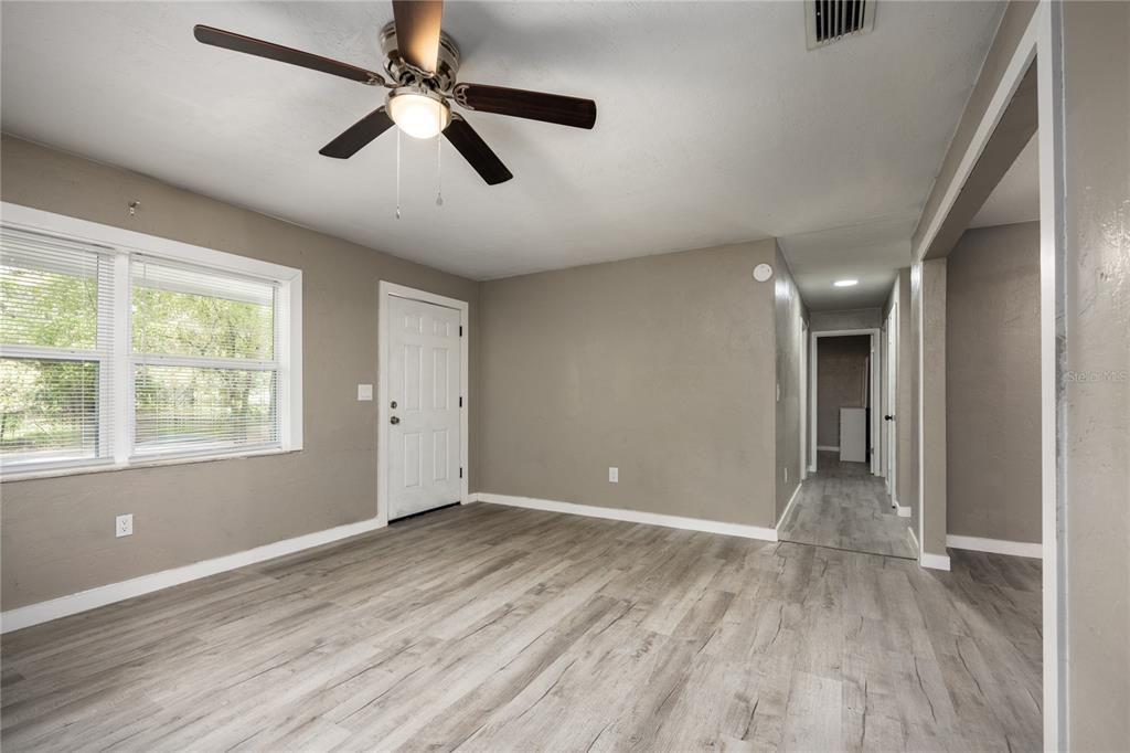 For Sale: $224,000 (4 beds, 1 baths, 1656 Square Feet)