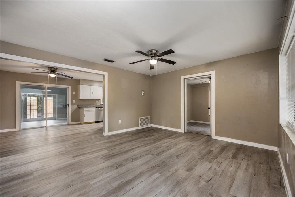 For Sale: $224,000 (4 beds, 1 baths, 1656 Square Feet)