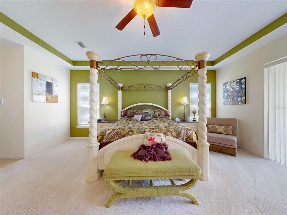 For Sale: $895,000 (5 beds, 3 baths, 4016 Square Feet)