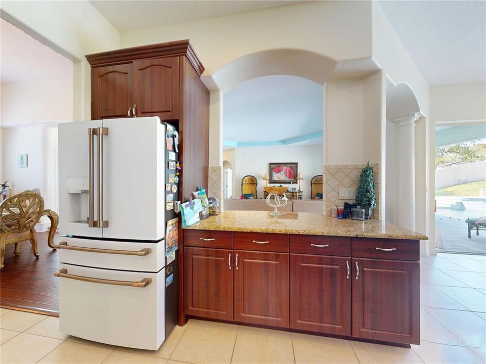 For Sale: $895,000 (5 beds, 3 baths, 4016 Square Feet)