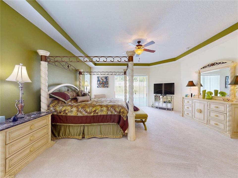 For Sale: $895,000 (5 beds, 3 baths, 4016 Square Feet)