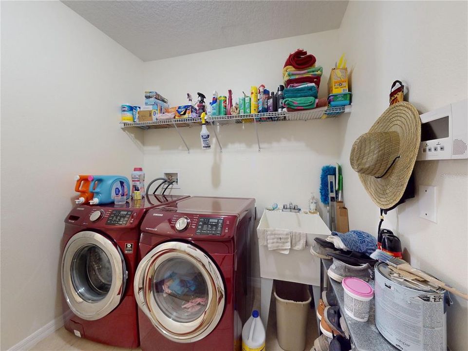 For Sale: $895,000 (5 beds, 3 baths, 4016 Square Feet)