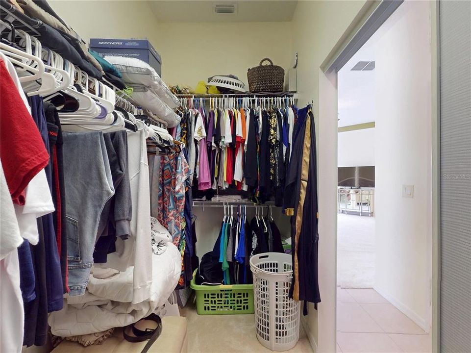 For Sale: $895,000 (5 beds, 3 baths, 4016 Square Feet)