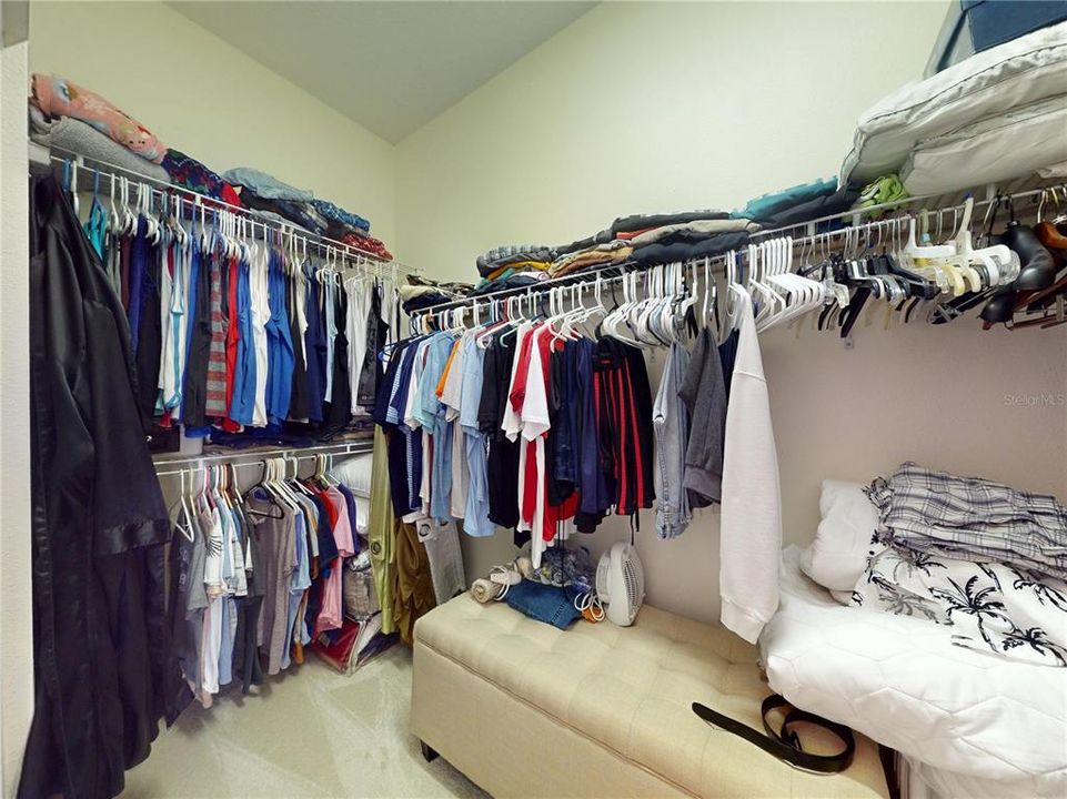 For Sale: $895,000 (5 beds, 3 baths, 4016 Square Feet)