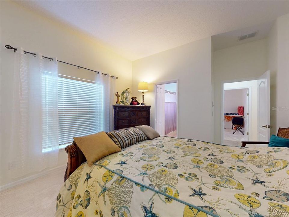 For Sale: $895,000 (5 beds, 3 baths, 4016 Square Feet)