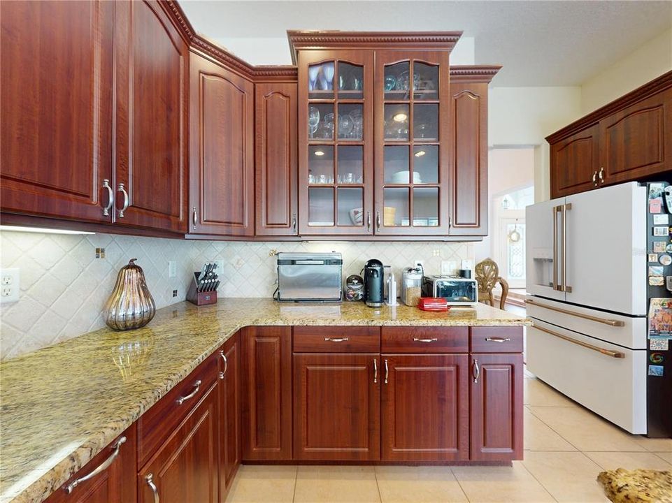 For Sale: $895,000 (5 beds, 3 baths, 4016 Square Feet)