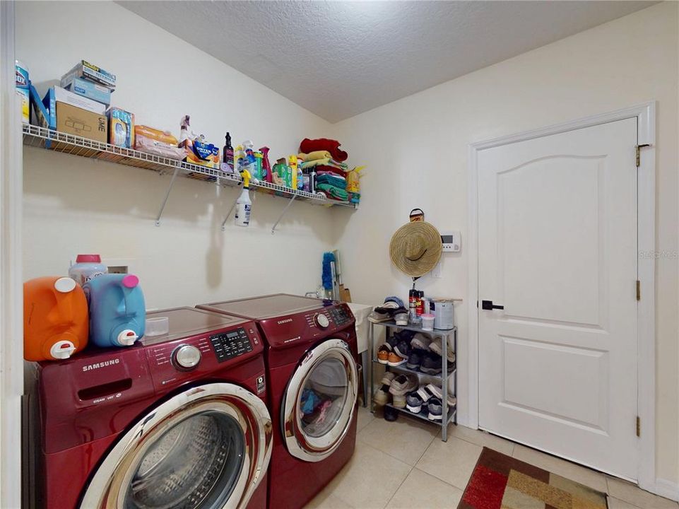 For Sale: $895,000 (5 beds, 3 baths, 4016 Square Feet)