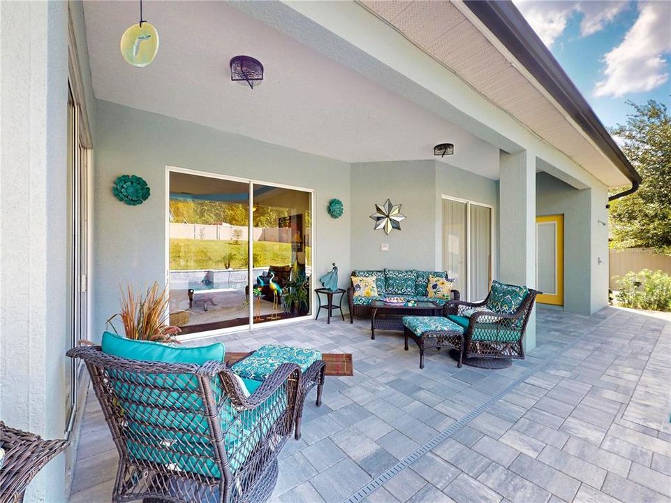 For Sale: $895,000 (5 beds, 3 baths, 4016 Square Feet)