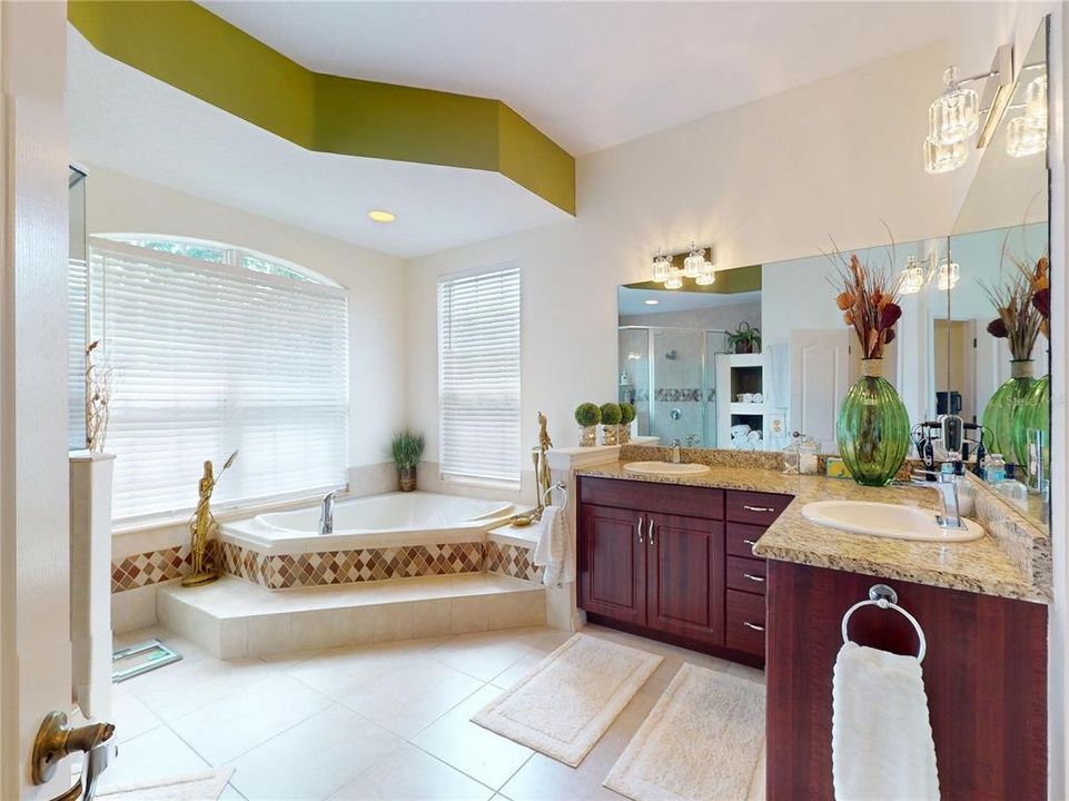 For Sale: $895,000 (5 beds, 3 baths, 4016 Square Feet)