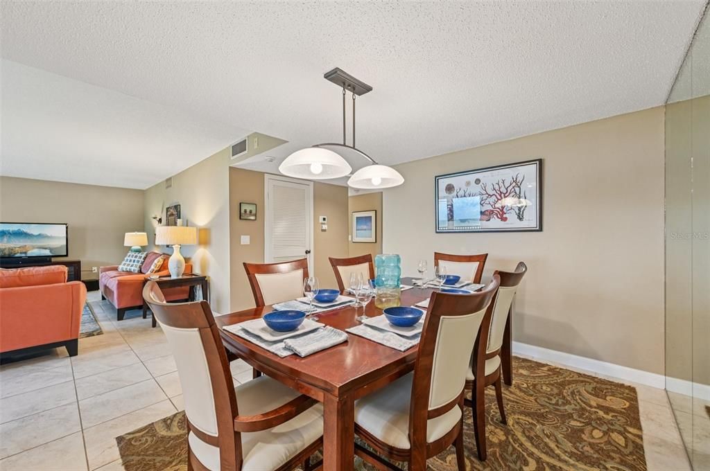 出租: $6,000 (2 贝兹, 2 浴室, 1650 平方英尺)