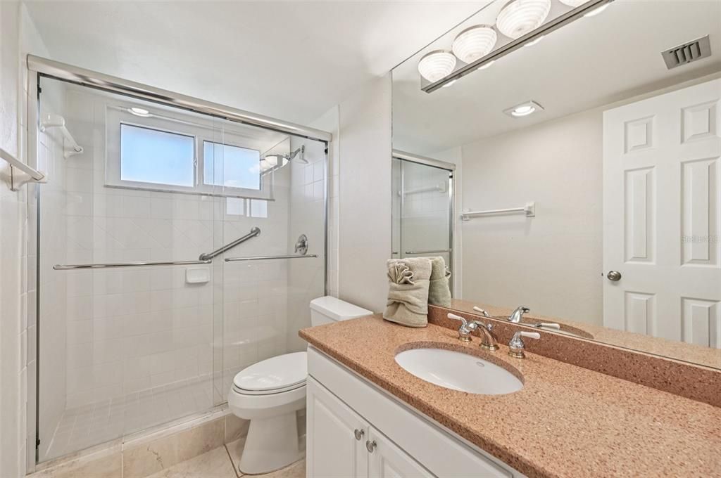 出租: $6,000 (2 贝兹, 2 浴室, 1650 平方英尺)