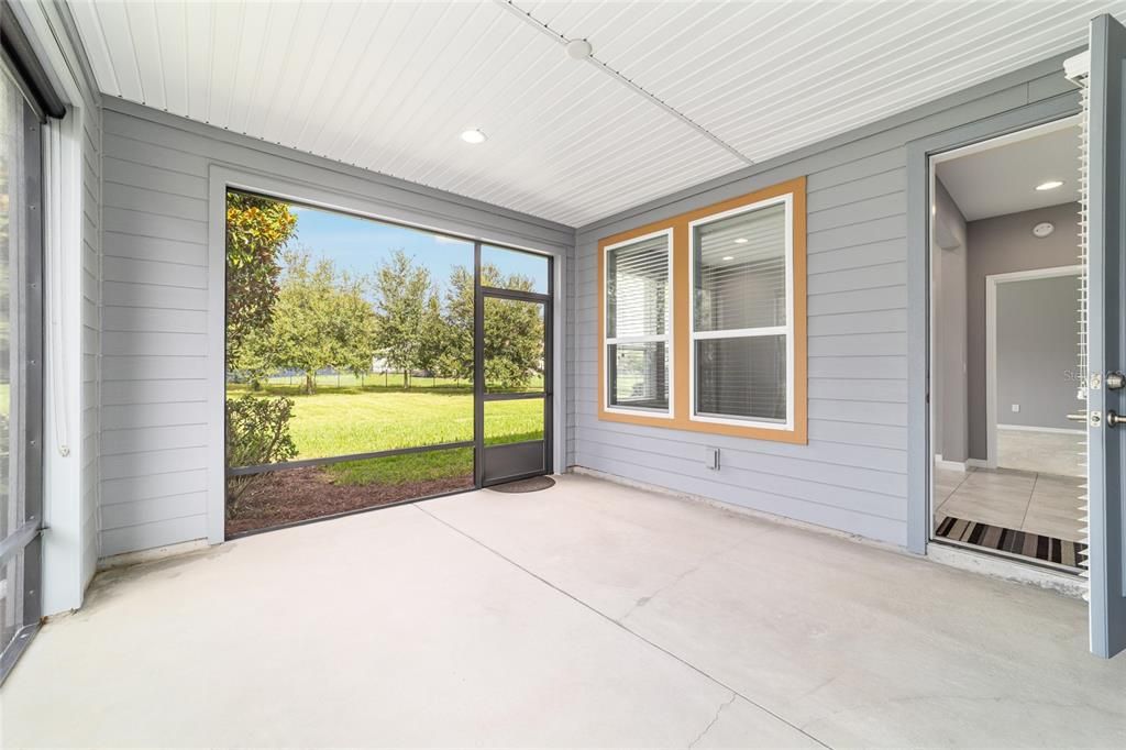 合同活跃: $358,000 (2 贝兹, 2 浴室, 1666 平方英尺)