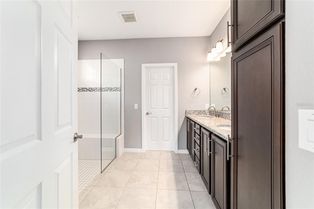 合同活跃: $358,000 (2 贝兹, 2 浴室, 1666 平方英尺)