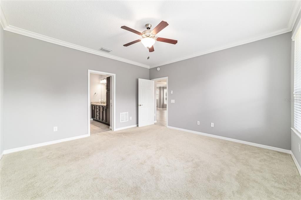 合同活跃: $358,000 (2 贝兹, 2 浴室, 1666 平方英尺)