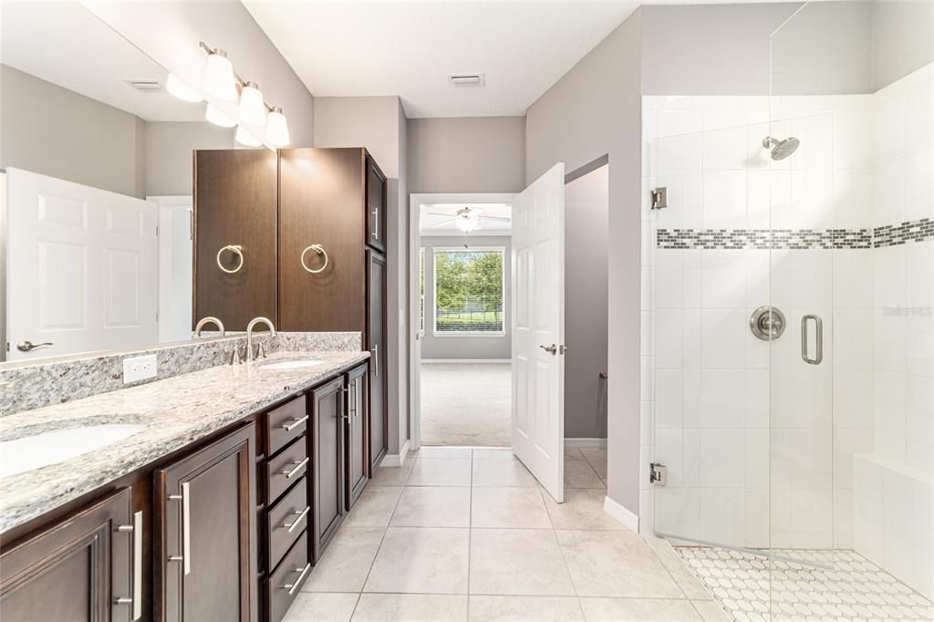 合同活跃: $358,000 (2 贝兹, 2 浴室, 1666 平方英尺)