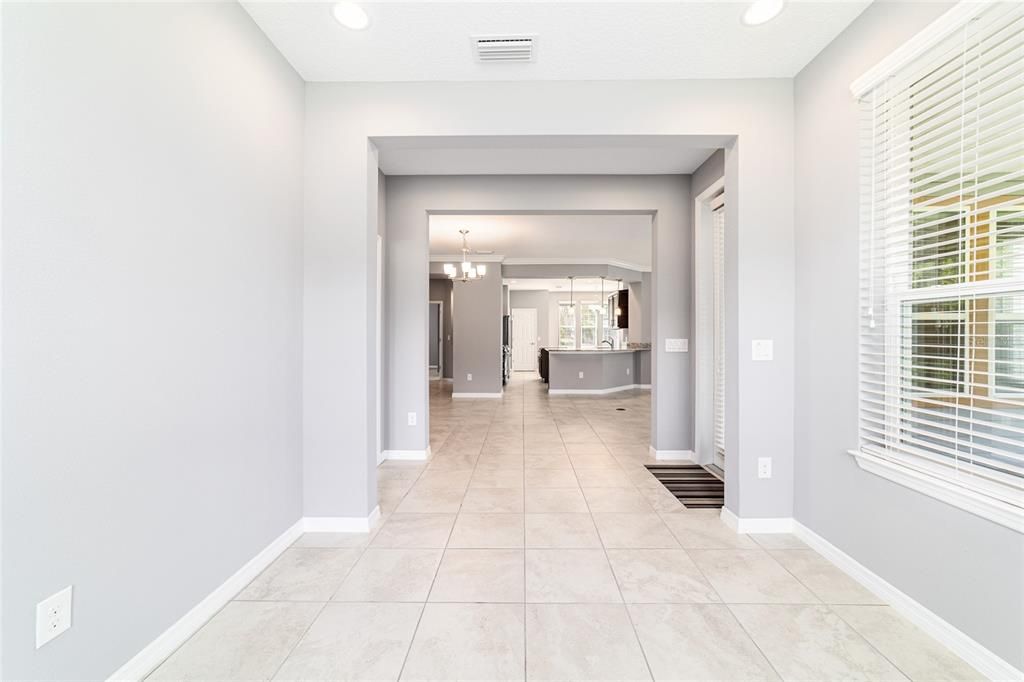 合同活跃: $358,000 (2 贝兹, 2 浴室, 1666 平方英尺)