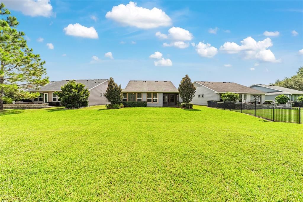 合同活跃: $358,000 (2 贝兹, 2 浴室, 1666 平方英尺)