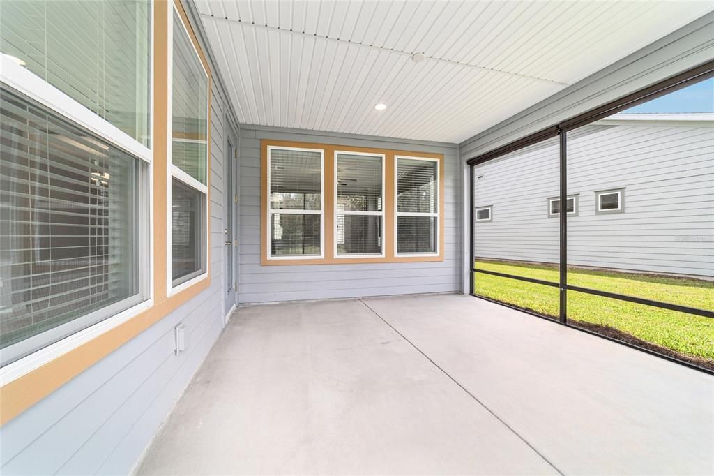 合同活跃: $358,000 (2 贝兹, 2 浴室, 1666 平方英尺)