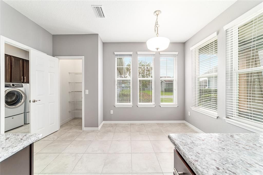 合同活跃: $358,000 (2 贝兹, 2 浴室, 1666 平方英尺)