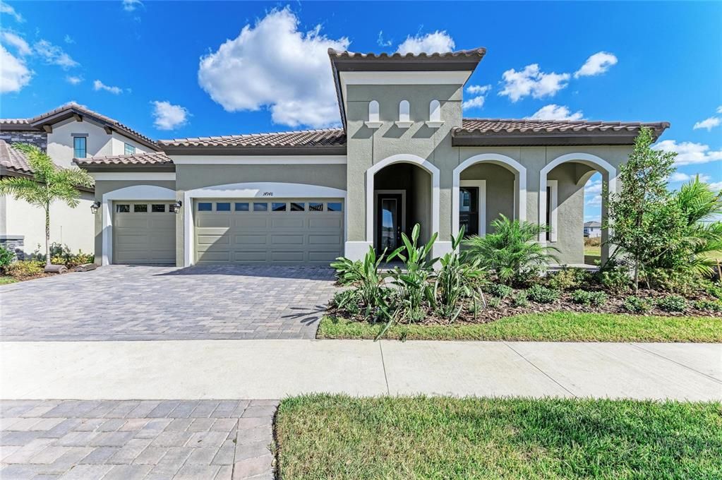 Vendido Recientemente: $599,990 (4 camas, 3 baños, 2535 Pies cuadrados)