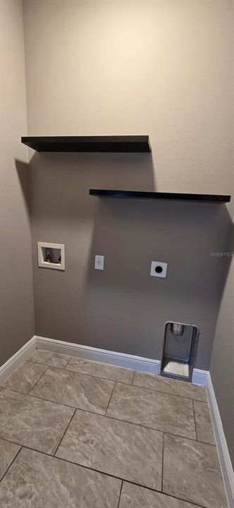 Active With Contract: $1,850 (4 beds, 2 baths, 1699 Square Feet)