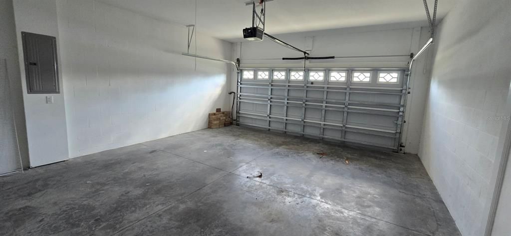 Active With Contract: $1,850 (4 beds, 2 baths, 1699 Square Feet)