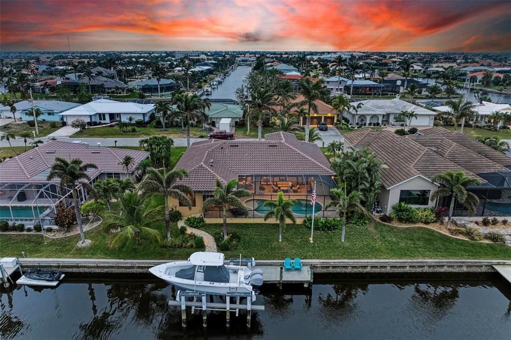 Под контрактом: $975,000 (3 спален, 3 ванн, 2205 Квадратных фут)