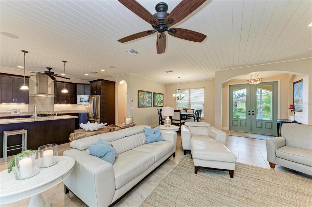 Под контрактом: $975,000 (3 спален, 3 ванн, 2205 Квадратных фут)