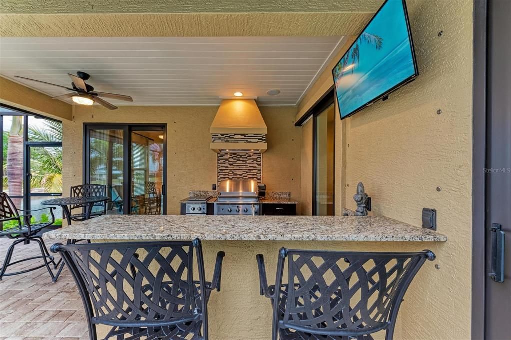 Под контрактом: $975,000 (3 спален, 3 ванн, 2205 Квадратных фут)