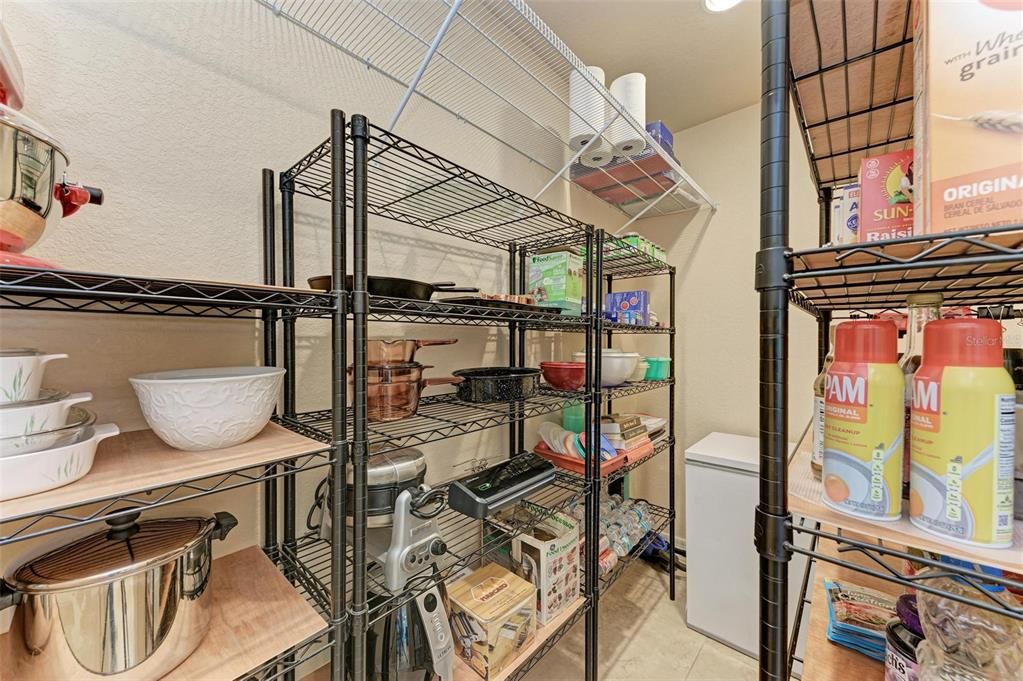 Под контрактом: $975,000 (3 спален, 3 ванн, 2205 Квадратных фут)