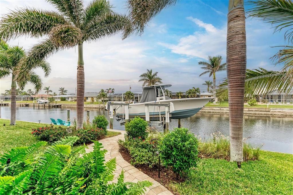 Под контрактом: $975,000 (3 спален, 3 ванн, 2205 Квадратных фут)