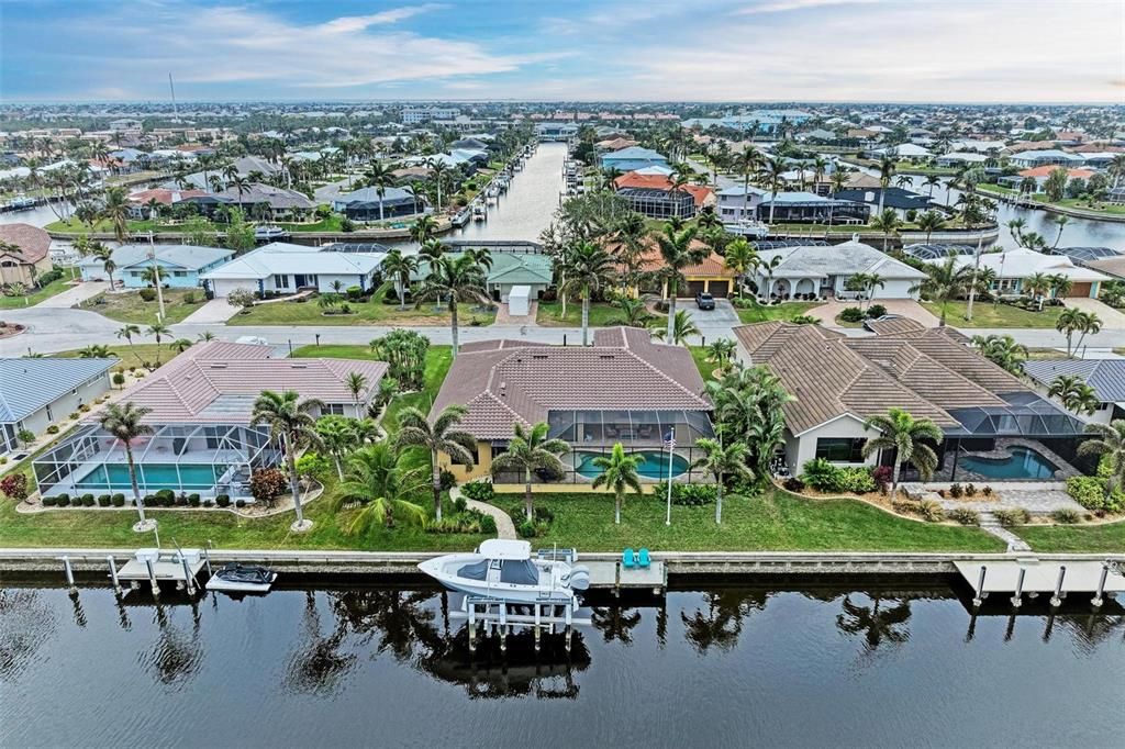 Под контрактом: $975,000 (3 спален, 3 ванн, 2205 Квадратных фут)