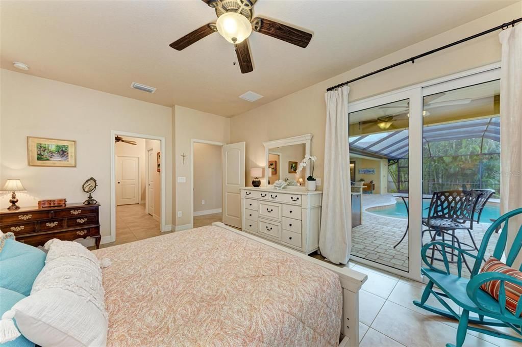 Под контрактом: $975,000 (3 спален, 3 ванн, 2205 Квадратных фут)