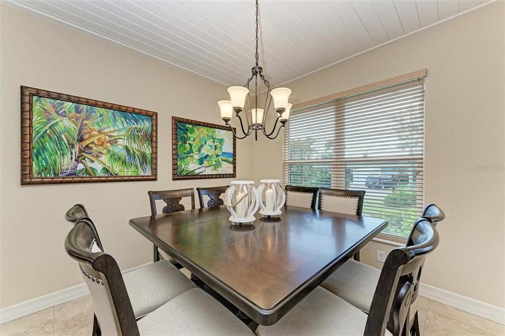 Под контрактом: $975,000 (3 спален, 3 ванн, 2205 Квадратных фут)