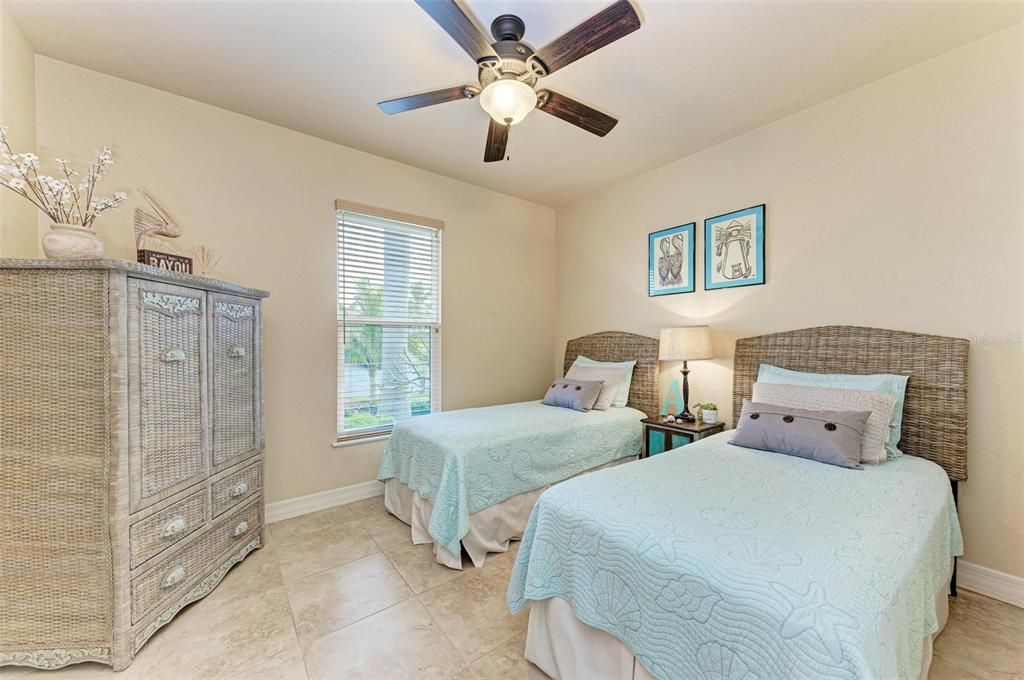 Под контрактом: $975,000 (3 спален, 3 ванн, 2205 Квадратных фут)