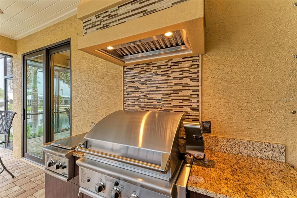 Под контрактом: $975,000 (3 спален, 3 ванн, 2205 Квадратных фут)