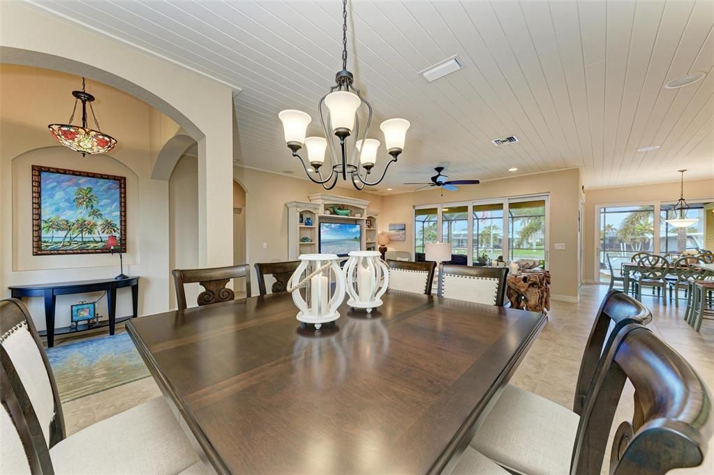 Под контрактом: $975,000 (3 спален, 3 ванн, 2205 Квадратных фут)