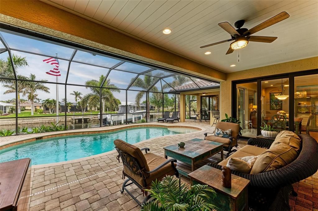 Под контрактом: $975,000 (3 спален, 3 ванн, 2205 Квадратных фут)